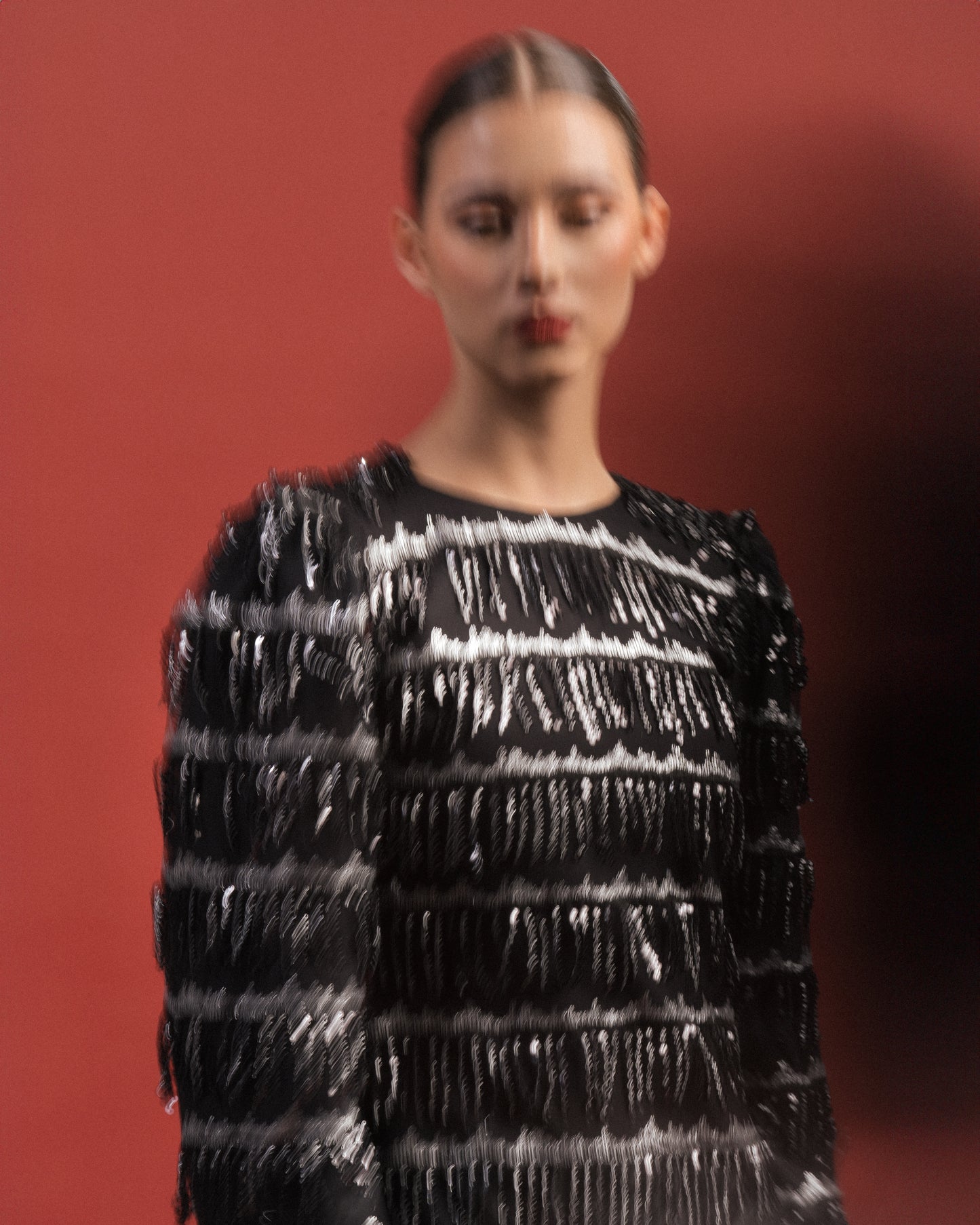 VESTIDO CURTO LANTEJOULAS PRETO E PRATEADO