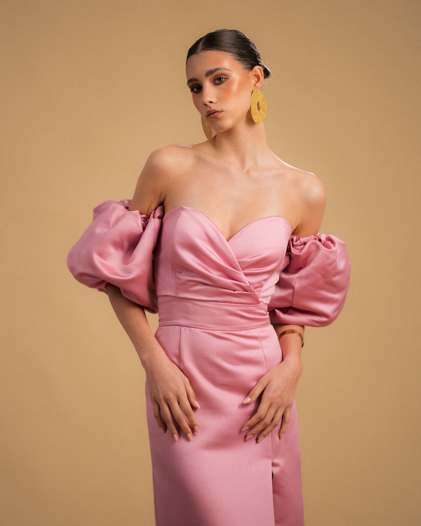 VESTIDO CORAÇÃO MANGAS RACHA LATERAL
