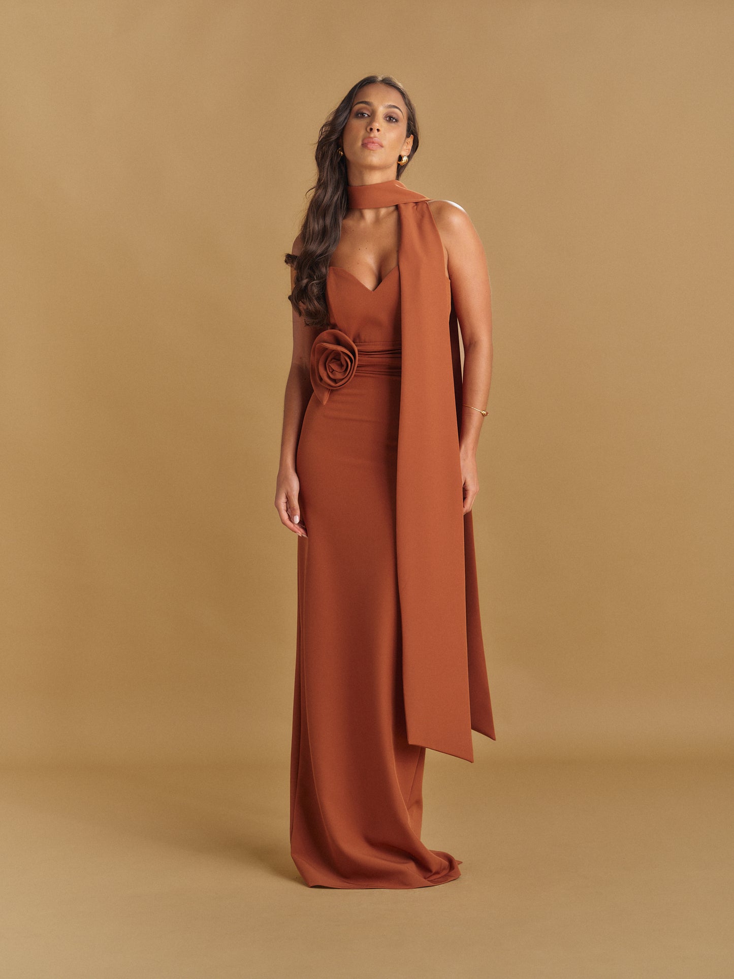 VESTIDO FLOR CINTA LADO COM ECHARPE