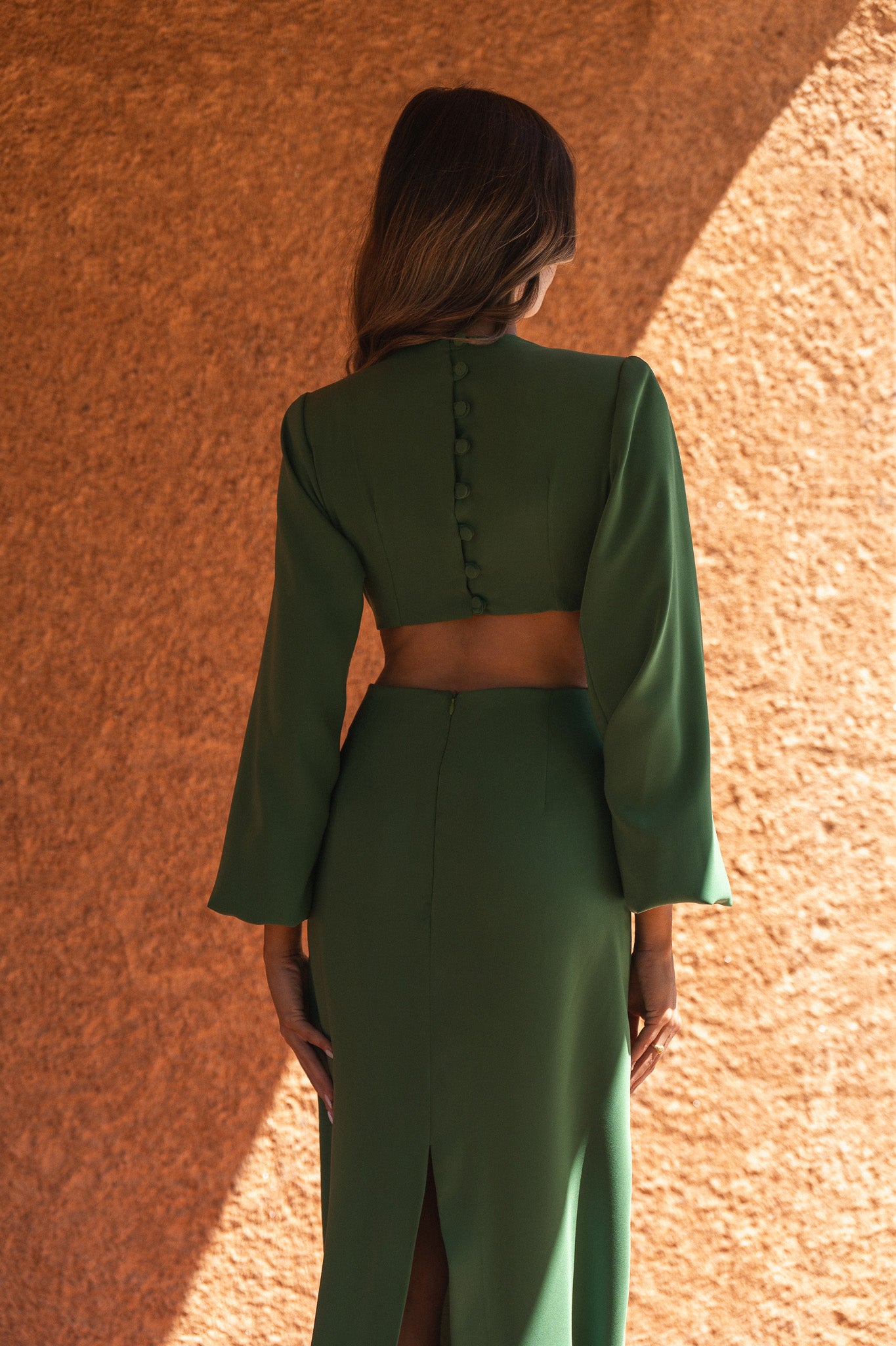 VESTIDO ABERTURA MANGAS LARGAS