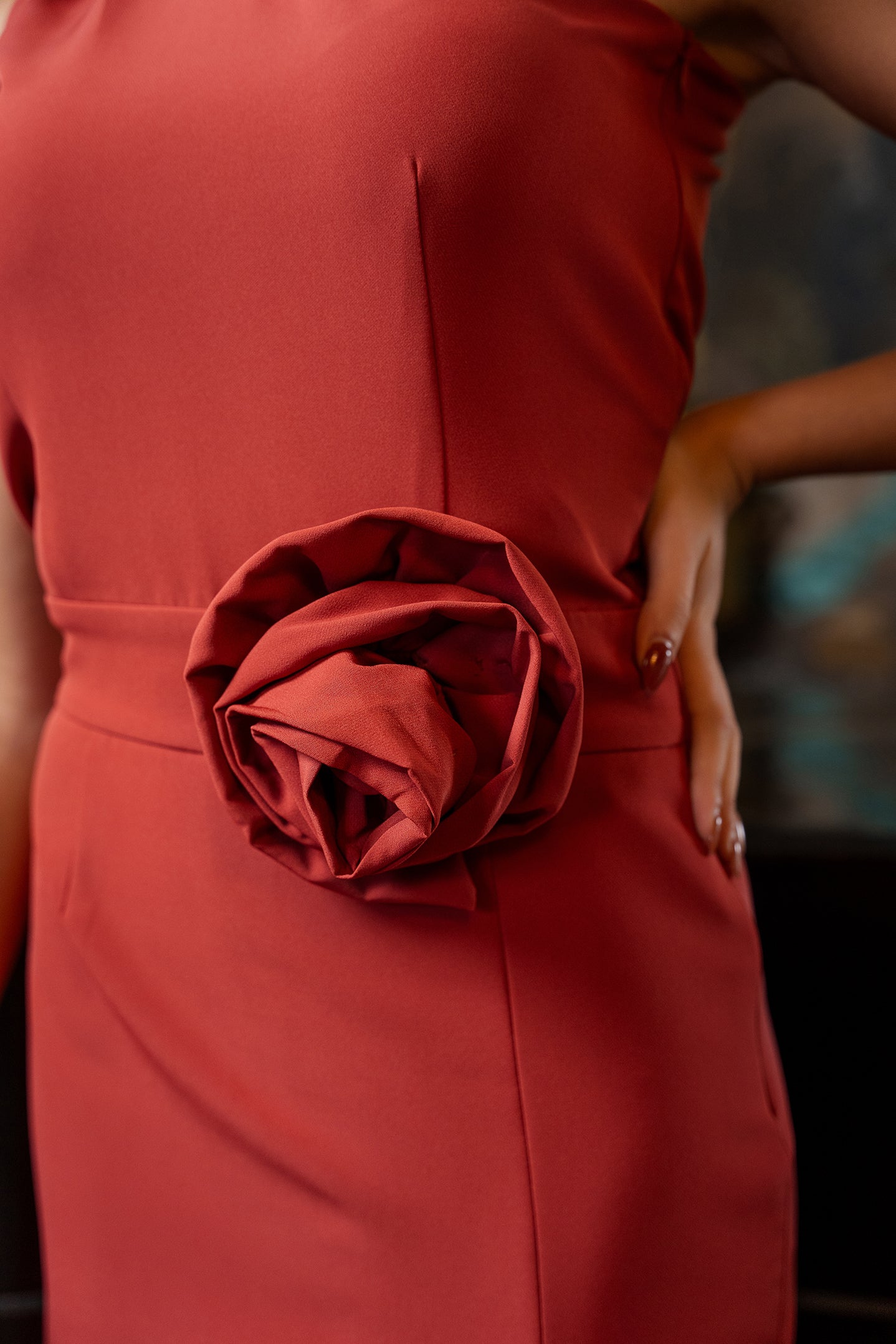 Vestido asimétrico de tirantes con flores