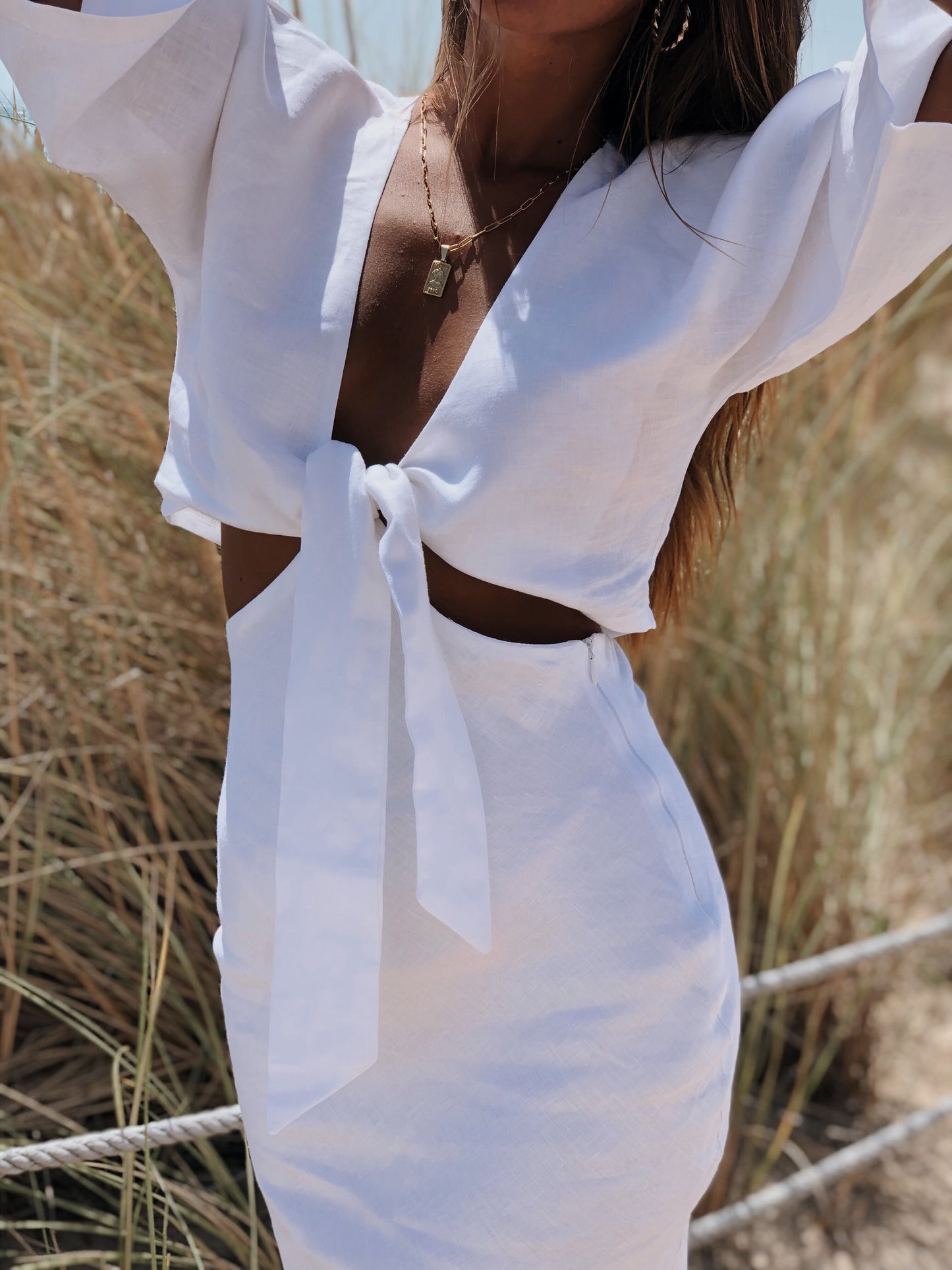 VESTIDO ABERTO CINTA LINHO