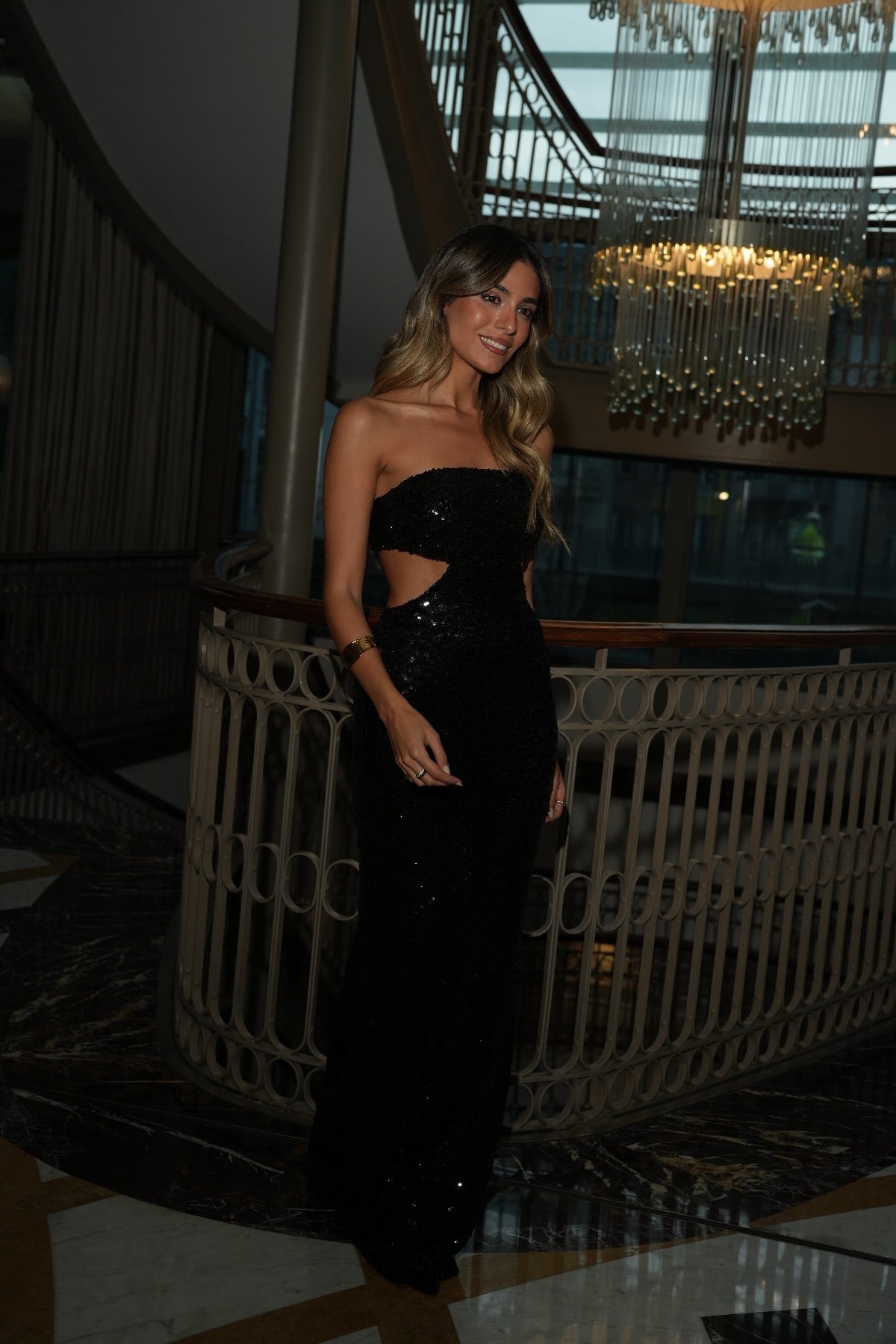 VESTIDO INÊS LANTEJOULAS